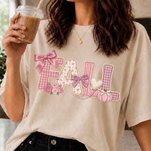 Imágenes prediseñadas de otoño con temática femenina y coqueta, diseño de letras para tela, arte de palabras con estampado floral a cuadros acolchado, diseño de camiseta de sublimación de calabaza rosa, descarga digital.