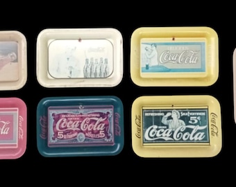 Lotto di 7 vassoi in metallo pubblicitari vintage della Coca-Cola degli anni '80