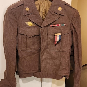 WWII Era US Army Ike Jacket 38R Wool Uniform with Pins Ribbons and Patch