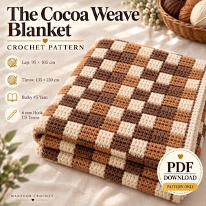 Op de afbeelding: Een haakpatroon voor The Cocoa Weave Blanket met een geblokt patroon in crème, lichtbruin en donkerbruin. Tekst: Lap 95 x 105 cm, Throw 135 x 150 cm, Bulky #5 Yarn, 6 mm Hook US Terms, PDF Download en Manzoor Crochet.