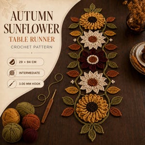 Könnte beinhalten: Ein gehäkelter Tischläufer mit vertikal angeordneten Sonnenblumen in Gelb, Weiß und Dunkelbraun, akzentuiert durch grüne Blätter. Der Text lautet AUTUMN SUNFLOWER TABLE RUNNER CROCHET PATTERN, 29 x 94 CM, INTERMEDIATE, 3.00 MM HOOK.