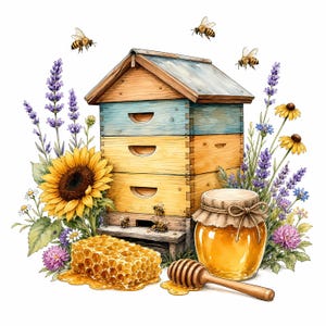 Puede incluir: Una colmena de madera con secciones azules y amarillas rodeada de lavanda, girasoles y flores silvestres. Un tarro de miel de cristal con tapa atada, un cazo de madera para miel y un panal se sitúan delante, con varias abejas volando cerca.