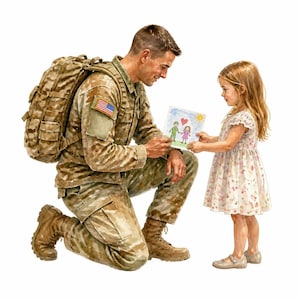 Puede incluir: Un soldado con uniforme de camuflaje color canela y una mochila grande está arrodillado, sosteniendo un dibujo de dos figuras y un corazón rojo. Un niño pequeño con un vestido floral de color claro está de pie frente a él, sosteniendo el papel.
