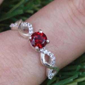 Bague de fiançailles en argent sterling 925 avec rubis rouge, bague en zircon cubique à spirale infinie, bague de promesse pour femme, bague de mariée style vintage