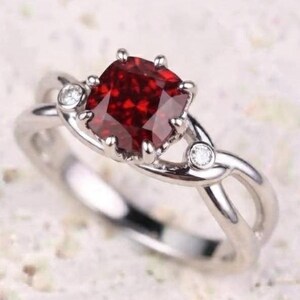 Verlovingsring met rode robijn, ring met kussenslijpsel van robijn, ring van 925 sterling zilver, beloftesring met gedraaide band, ring met rode steen in vintage stijl