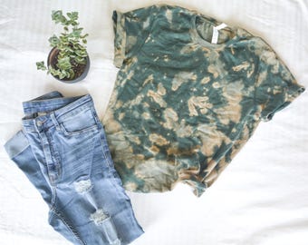 Camisa verde tie-dye, camisa verde y dorada, camisas suaves para mujer, regalo para ella, regalo para él, camiseta unisex, camiseta tie-dye, tie-dye inverso