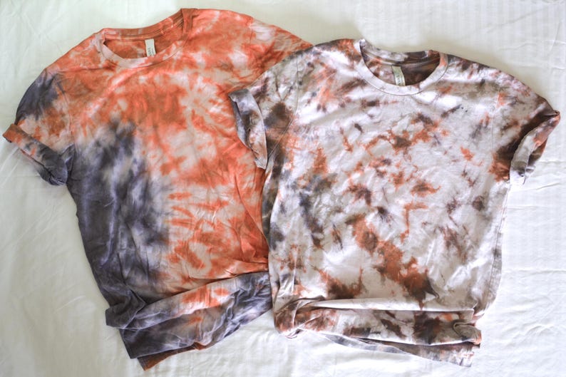 Halloween V Neck Shirts For Women, Halloween VNeck Shirt, Halloween V-Neck TShirt, V Neck Fall Tshirts, V Neck Halloween Tee, V Neck Tie Dye zdjęcie 7