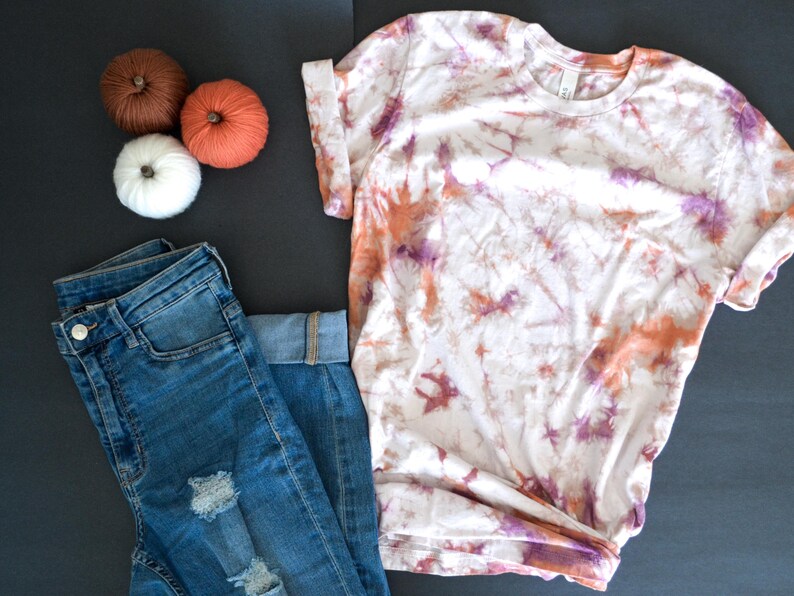 Halloween V Neck Shirts For Women, Halloween VNeck Shirt, Halloween V-Neck TShirt, V Neck Fall Tshirts, V Neck Halloween Tee, V Neck Tie Dye zdjęcie 4