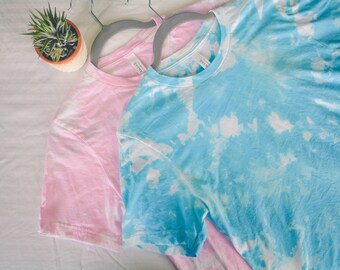 Camisa tie-dye pastel, camisa tie-dye clara, camisas suaves para mujer, regalo para ella, camisa tie-dye suave, camisa para revelar el género, top estampado