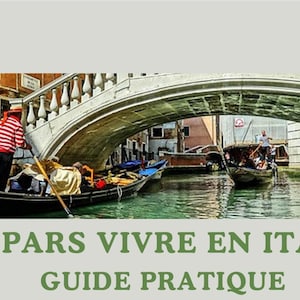 Peut inclure: Une couverture de guide intitulée JE PARS VIVRE EN ITALIE GUIDE PRATIQUE montrant un gondolier en chemise rayée rouge et blanche ramant dans une gondole noire sous un pont en pierre, avec un petit logo dans le coin et un drapeau français.
