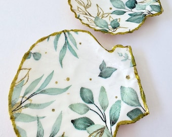 Handcrafted Decoupage Scallop Shell Jewelry Dishes (Set of 2) – Coastal Resin Trays