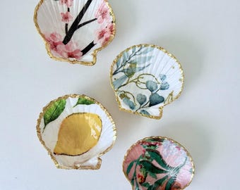 Shell Magnet in Decoupage Gloss Finish