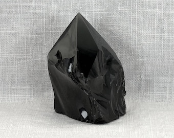 Obsidian Crystal Rough Point: Zutiefst schützend und geerdet