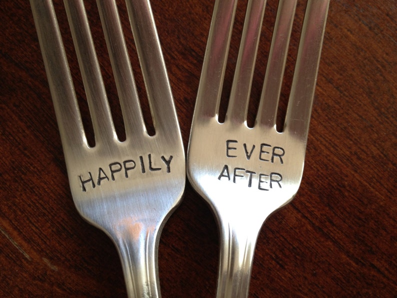 Happily Ever After Wedding Forks accesorio nupcial estampado a mano imagen 4