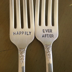 Happily Ever After Wedding Forks accesorio nupcial estampado a mano imagen 2