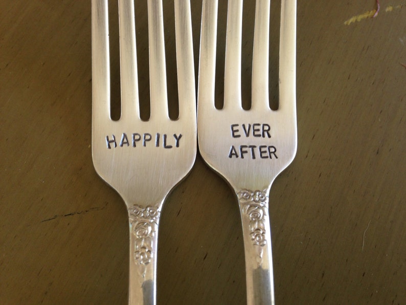 Happily Ever After Wedding Forks accesorio nupcial estampado a mano imagen 2