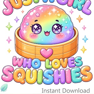 Puede incluir: Una ilustración gráfica digital que presenta un personaje redondo, brillante y de colores arcoíris con ojos grandes dentro de una cesta de vapor de bambú. El texto dice JUST A GIRL WHO LOVES SQUISHIES, rodeado de pequeñas estrellas coloridas.