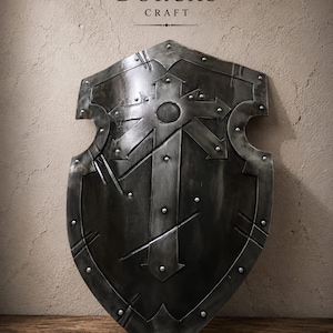 Escudo de Cavaleiro Negro – Arte Medieval de Parede Feita à Mão
