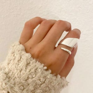 Minimalistischer klobiger offener Ring | Sterling Silber Ring | Einstellbar breit Bandring | Geometrische Ring | Handgemachtes Geschenk für Sie