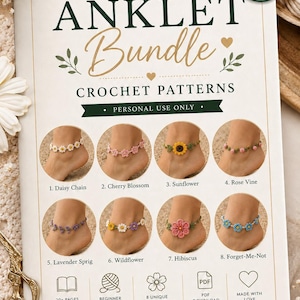 Op de afbeelding: Een digitaal document getiteld 8 Flower Anklet Bundle Crochet Patterns met acht ronde foto's van gehaakte bloemenenkelbandjes. De patronen omvatten Daisy Chain, Cherry Blossom, Sunflower, Rose Vine, Lavender Sprig, Wildflower, Hibiscus en Forget-Me-Not. Het bevat een gids van 20+ pagina's, instructies voor beginners en Amerikaanse haaktermen.