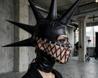 Máscara de couro preta com tachas | Acessório de cabeça gótico punk para festivais (com cadarço)
