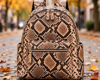 Mochila Mini com Estampa de Pele de Cobra Sintética | Mochila Vegana Exótica com Estampa de Escamas de Diamante (Edição Outono)