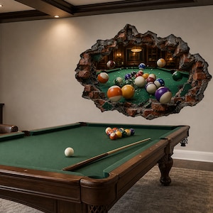 Puede incluir: Un vinilo de pared con efecto 3D que muestra un agujero en una pared de ladrillo, revelando una sala de billar con una mesa verde y bolas de colores. Debajo, una mesa de billar real con tapete verde, un taco de madera y bolas de billar.