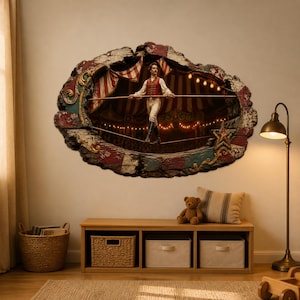 Pode incluir: Um adesivo de parede com uma cena de circo em 3D apresentando um equilibrista com colete vermelho e calças brancas, emoldurado por uma borda oval ornamentada e desgastada com detalhes pintados em vermelho, branco e azul e uma estrela dourada.