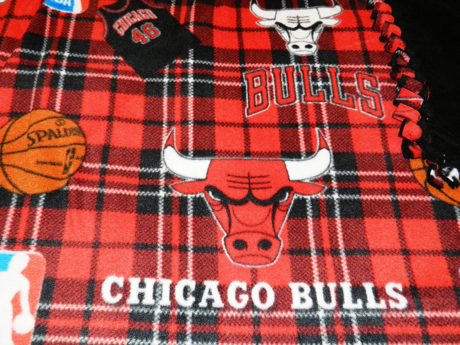 NBA Chicago Bulls Fleece Tie Blankets, Bulls, Basketball, Red & Black