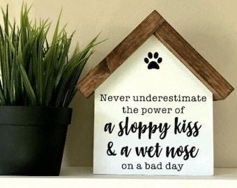 Dog Owner Sign | Never Underestimate The Power Of A Sloppy Kiss And A Wet Nose On A Bad Day | Living Room Dog Mom Decor | Dog Lover Gift