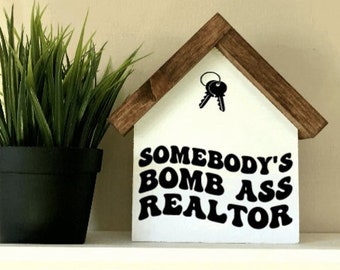 Real Estate Agent Sign | Somebody's Bomb Ass Realtor | Real Estate Agent Desk Office Décor | Closing Gift For Realtor | From Home Buyer