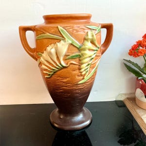 Roseville 121-8 Vase: Antique Brown Ombre Freesia Art Pottery w/ 2 Handles AS-IS
