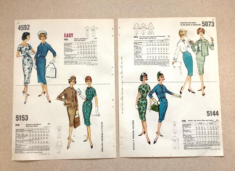 Puede incluir: Dos hojas de patrones impresos vintage de McCall's con ilustraciones de vestidos y chaquetas con los n&uacute;meros de modelo 4592, 5153, 5073 y 5144. Las hojas incluyen diagramas t&eacute;cnicos, tablas de tallas e instrucciones de costura detalladas.