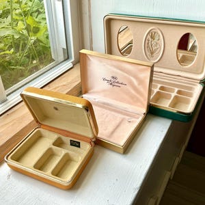 Travel Jewelry Case: Teal Clamshell Box, 70s Mundi, Trifari Majorca, Velvet Neutrals