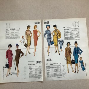 Puede incluir: Dos hojas de patrones de costura impresos vintage de McCall's con ilustraciones de varios trajes de falda y vestidos. Las hojas est&aacute;n etiquetadas con los n&uacute;meros de patr&oacute;n 5285, 5099, 5066 y 5065, e incluyen tablas de tallas, dibujos t&eacute;cnicos y texto.
