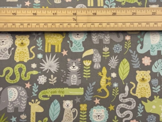Around the World Giraffe Brown - Makower UK - PER QUARTER METRE Around the World Giraffe Brown - Makower UK - PER QUARTER METRE