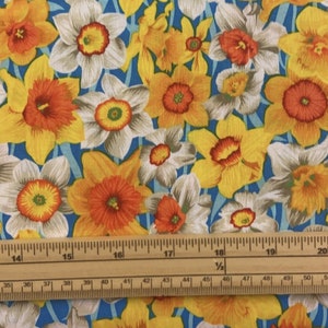 Fat Quarter Yellow And White Daffodils On Blue 100% Cotton Quilting Fabric