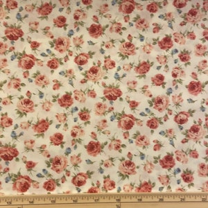 Fat Quarter Sevenberry Pink And Blue Roses On Cream 100% Cotton Quilting Fabric