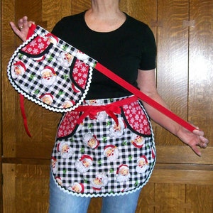 Santa Claus Apron Set - Mommy and Me Christmas Aprons - Gingham Check Santa Aprons - Adult and Child Set of Holiday Aprons