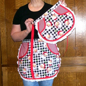 Santa Claus Apron Set - Mommy and Me Christmas Aprons - Gingham Check Santa Aprons - Adult and Child Set of Holiday Aprons