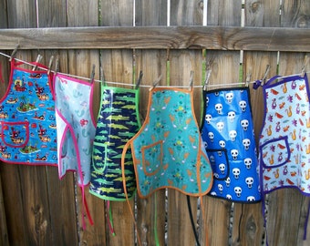 Kids Vinyl Apron: Washable Play Apron, Size M (6-10 Years)