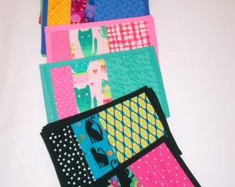 Posavasos acolchados de gato: Surtido de posavasos de tela hechos a mano