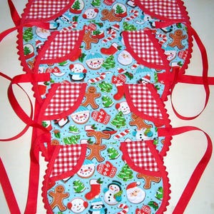 Weihnachtsplätzchen-halbe Schürze: Mama und ich passende Feiertagsschürzen
