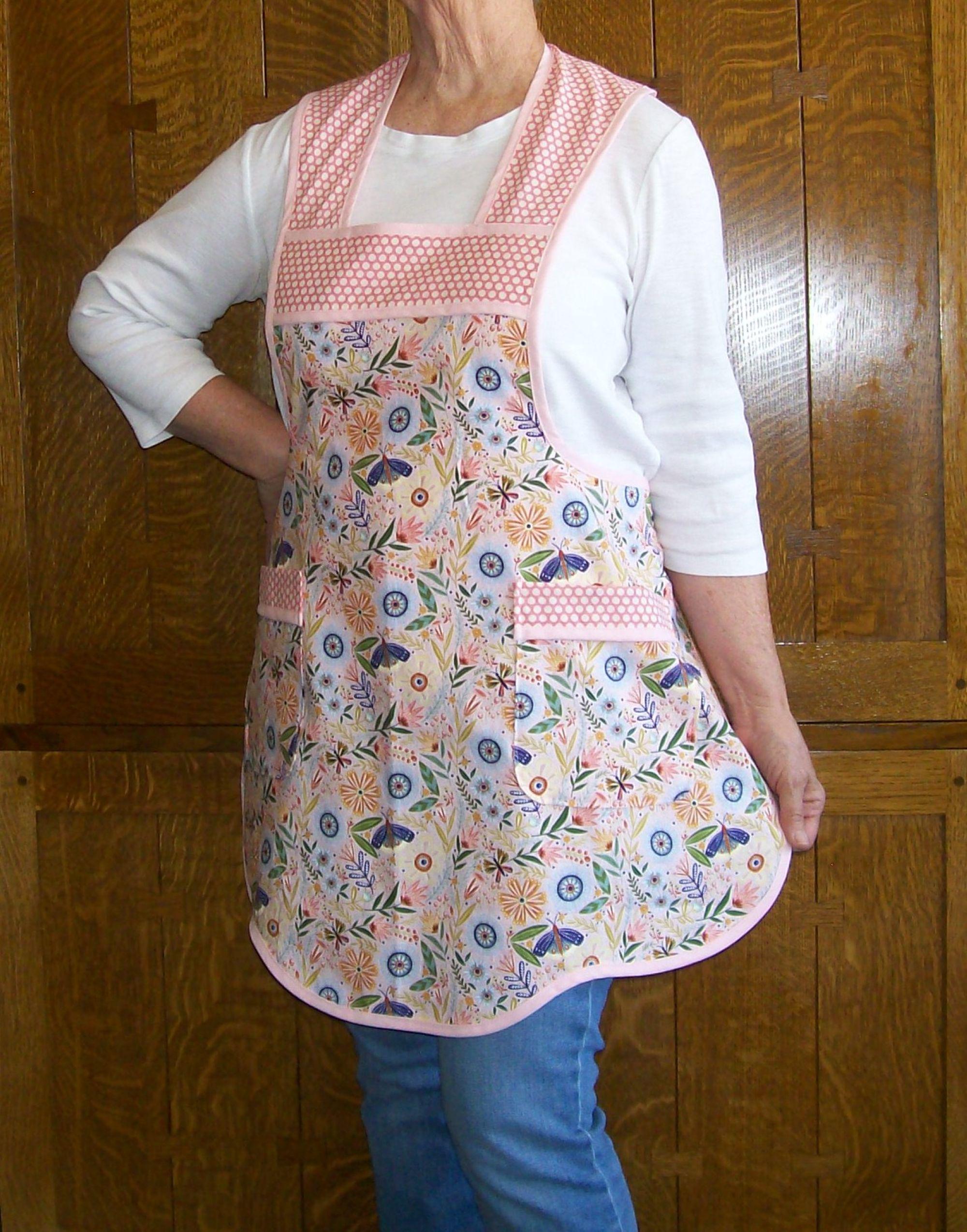 ピンクの花柄キッチンエプロン：レトロスタイル、Mサイズ（6～8