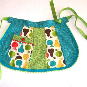 Child Half Apron with Pocket: Apples and Pears Patchwork, Size M