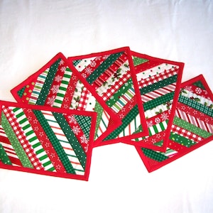 Christmas Quilted Mug Rug: Holiday Fabric Coaster