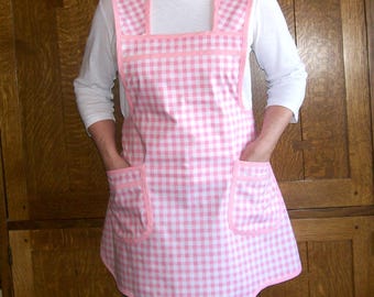 【超レア】ヴィンテージ ピンクチェックエプロン 新品 ピンクギンガムチェックのレトロエプロン（ポケット付き） - サイズXL