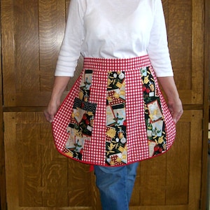 Patchwork Halvförkläde: Röd Gingham & Pasta Mönster, En Ficka
