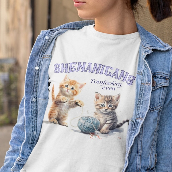 Meme Kitten Shenanigans Tomfoolery T-shirt | T-shirt tendance meme animal pour chat, maman, papa, propriétaire de chaton | Cadeau drôle d'humour d'animal de compagnie Coquette esthétique
