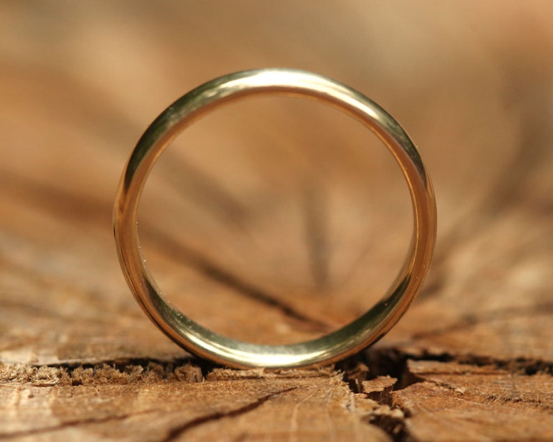 14k yellow gold,#893. size 8 Gold wedding band